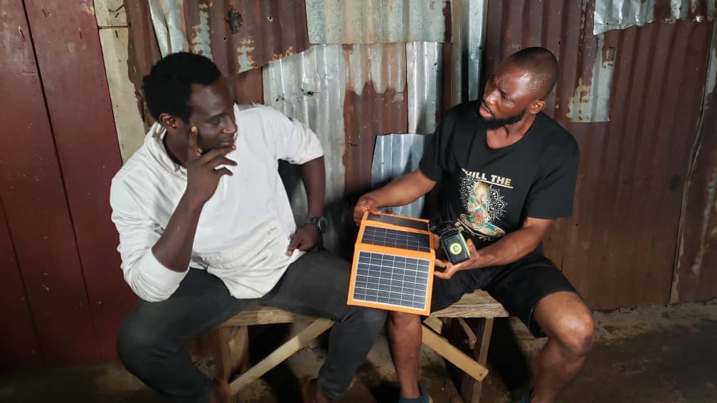 Off-Grid Emergency Lighting Guide: How to Live Without Electricity Every Day